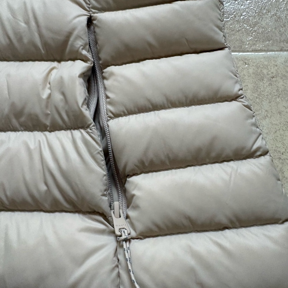 Roots down packable jacket - Picture 3 of 13